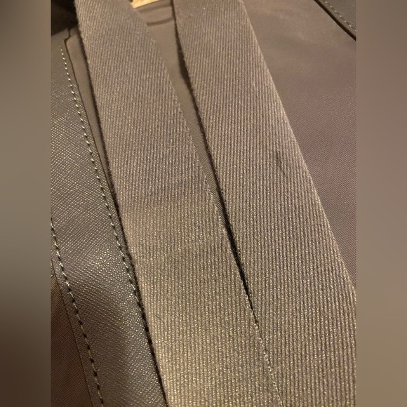 💕 Gently Loved Henri Bendel Jetsetter Convertible Bag in Gray ✨ - Picture 14 of 15